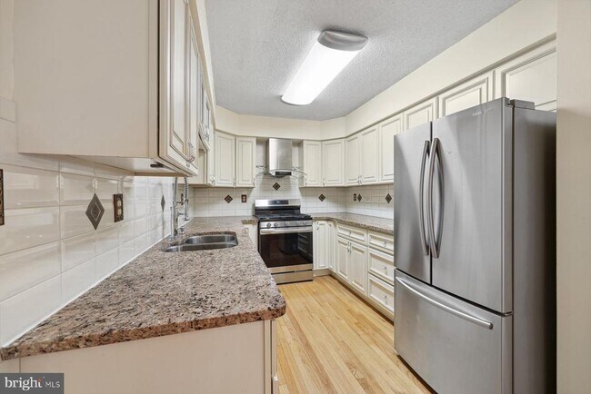 Building Photo - 153 Thoreau Dr