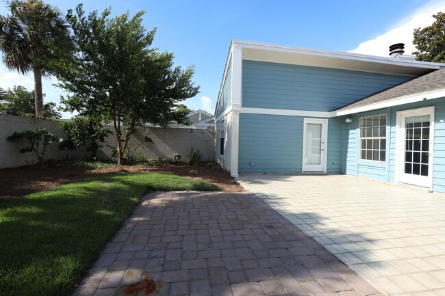 Building Photo - 319 L'Atrium Dr