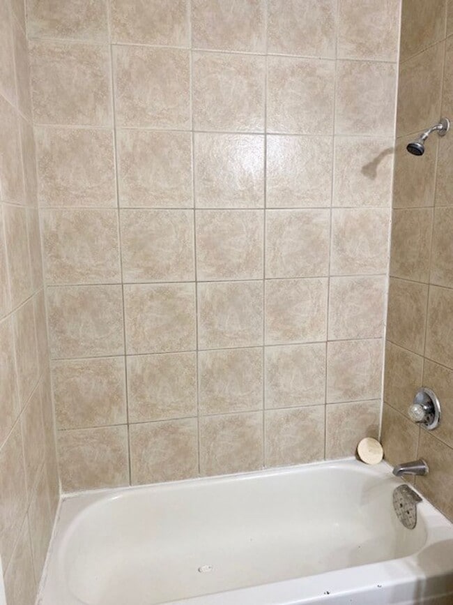 Building Photo - Charming Home located in a great neighborhood!