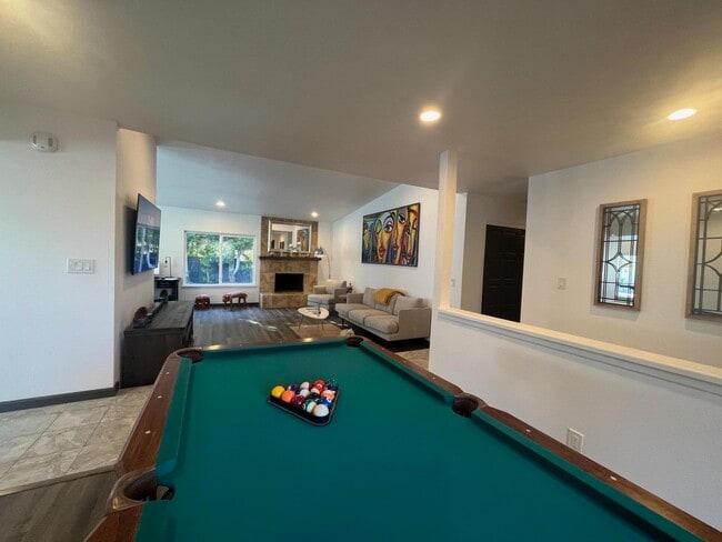 Building Photo - 1233 E Via Escuela