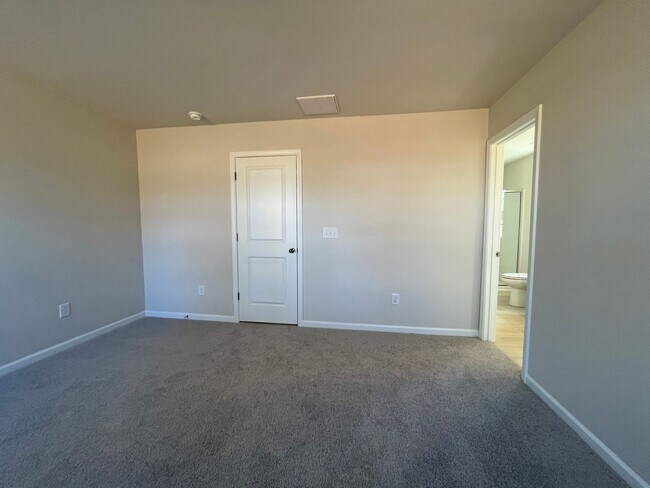 Building Photo - Brand New 3/2.5 Townhome Available In Reidville - Ready To Move In!