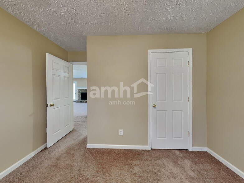 Building Photo - 4765 Beaver Rd