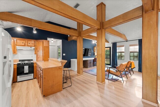 Building Photo - 8623 Miller Rd