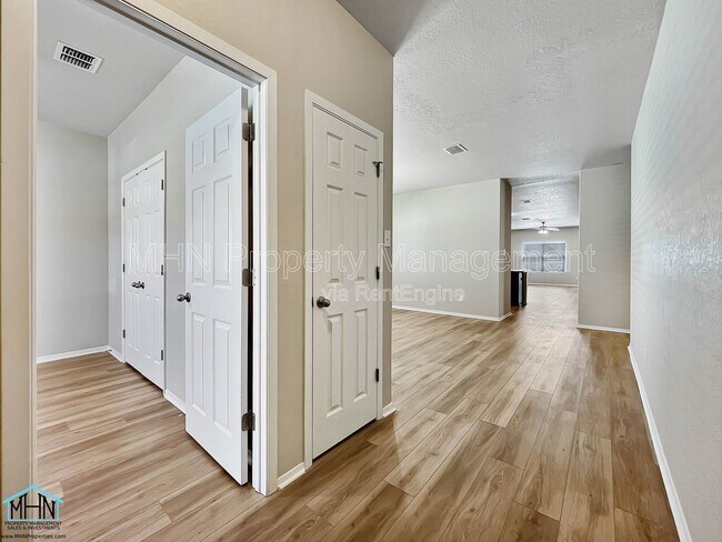 Building Photo - 7118 Marina Del Rey