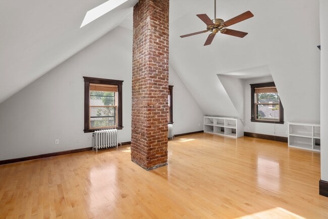 Building Photo - 40 Cushing St