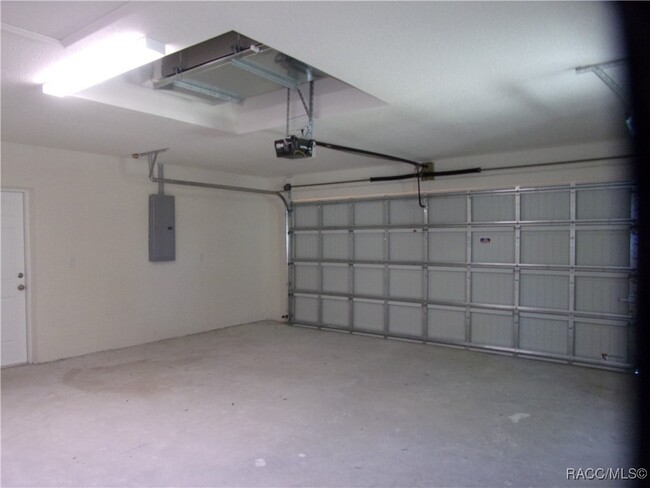 Building Photo - 916 N Independence Hwy