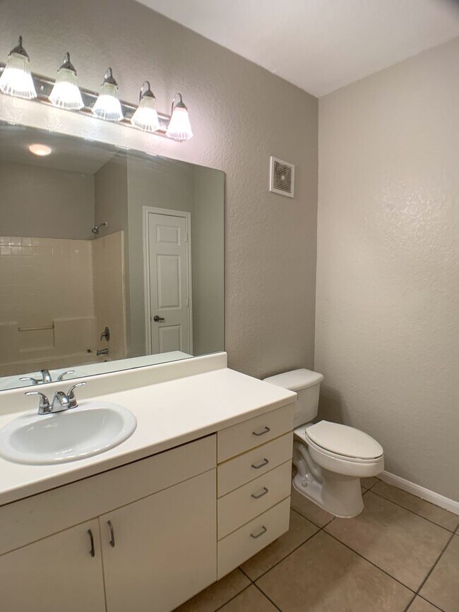 Building Photo - $600 Deposit* Beautiful 2/2 with pool view Balcony/ Tile through entire unit washer & dryer, wate...