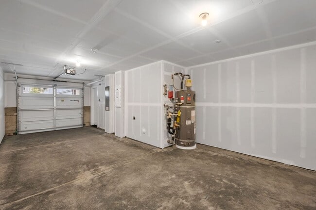 Building Photo - New Construction Luxury Townhome - Bright & Sunny End Unit