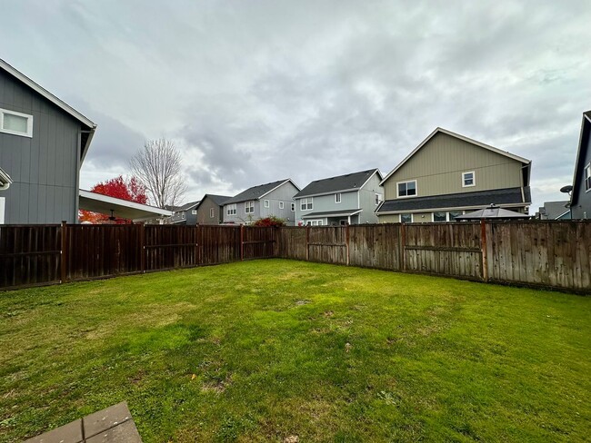 Building Photo - Bethel Area Updated Four Bedroom