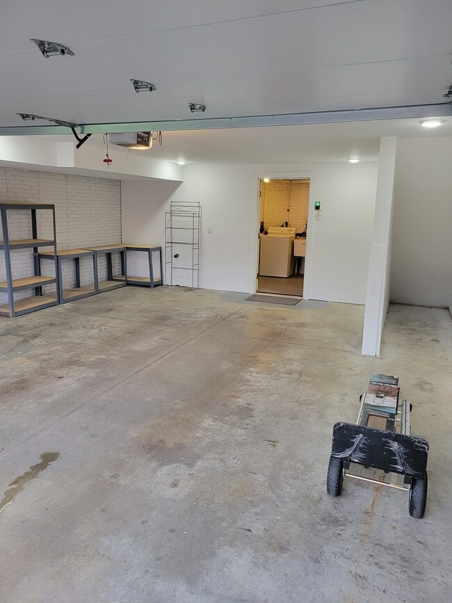 2 car garage - 153 Jennifer Ln