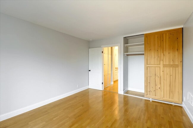Building Photo - 955 Shorepoint Ct