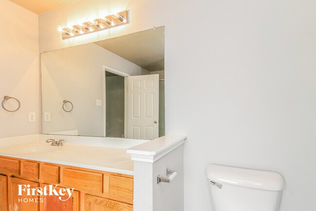 Building Photo - 3605 Smoketree Dr
