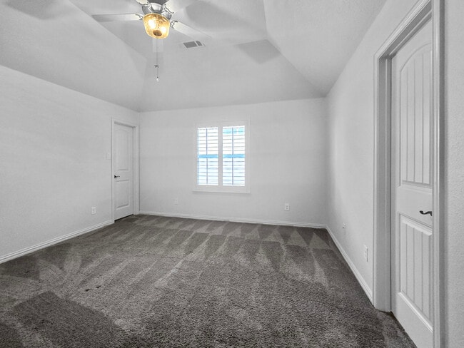 Building Photo - Immaculate 4-Bedroom Home with Luxury Upgr...