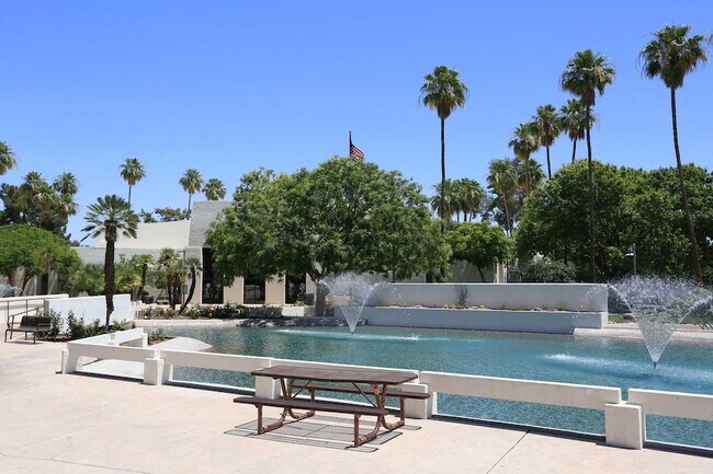 Building Photo - 5804 N Scottsdale Rd