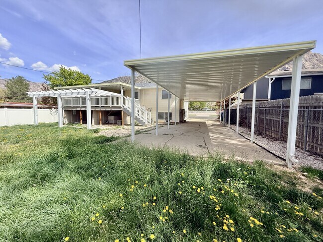 Building Photo - 1021 N 925 E St