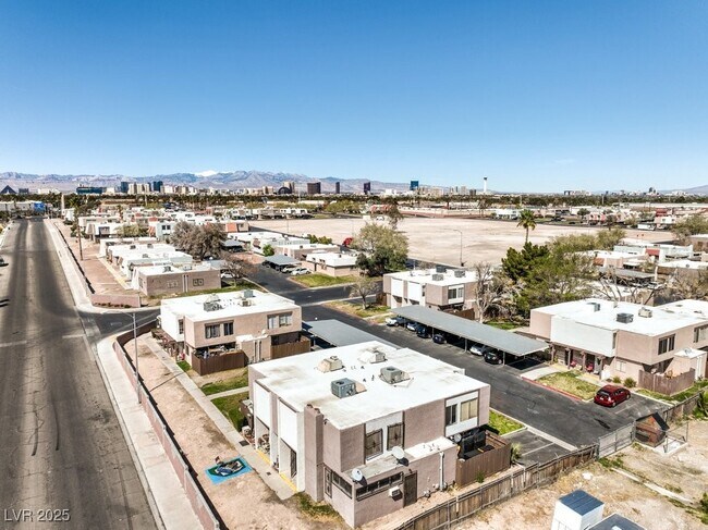 Building Photo - 3683 Villa Knolls E Dr