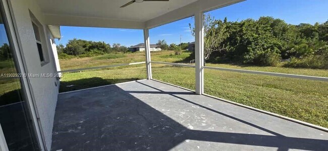 Building Photo - 1509 Sara Ave S