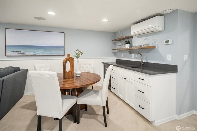 Building Photo - 5606 59th Ave NE