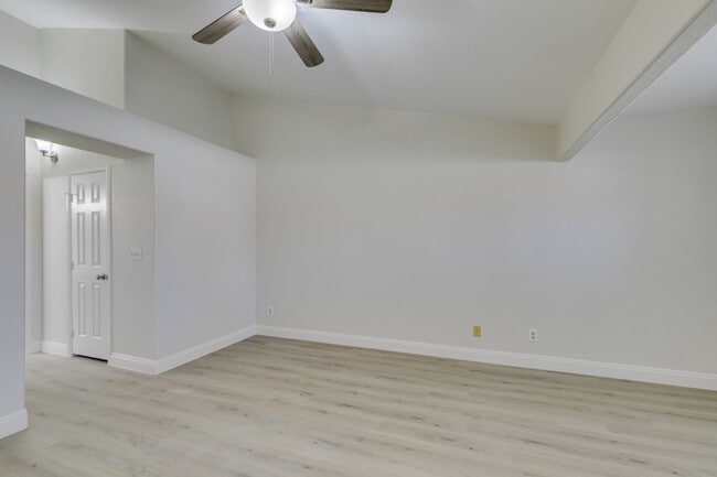 Building Photo - Lovely 1 story home near Warm Springs and Green Valley Pkwy with LARGE backyard!