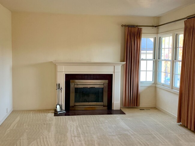 Building Photo - Coming soon! Spacious 4br / 2ba with bonus...