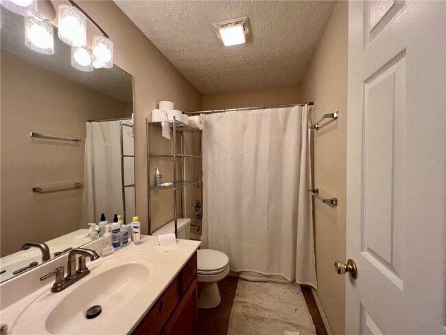 Building Photo - 502 Akron St NE