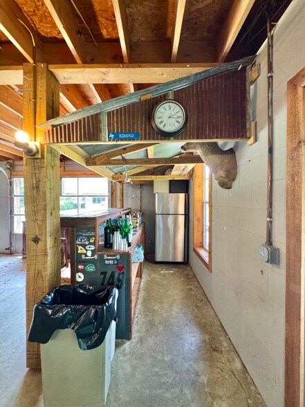 Building Photo - 570 Humphries Cove Rd
