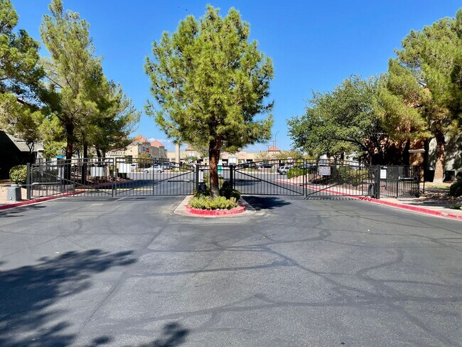 Building Photo - 555 E Silverado Ranch Blvd