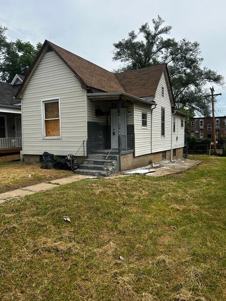 Building Photo - 5657 Roosevelt Pl