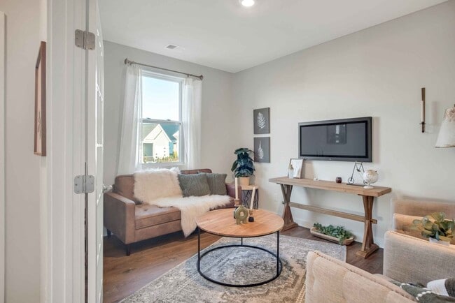 Building Photo - Stunning unit in 55+ community