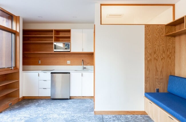 Building Photo - Modern, Standalone Studio in NE Portland R...