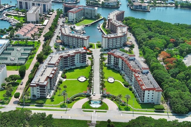 Building Photo - 2871 N Ocean Blvd
