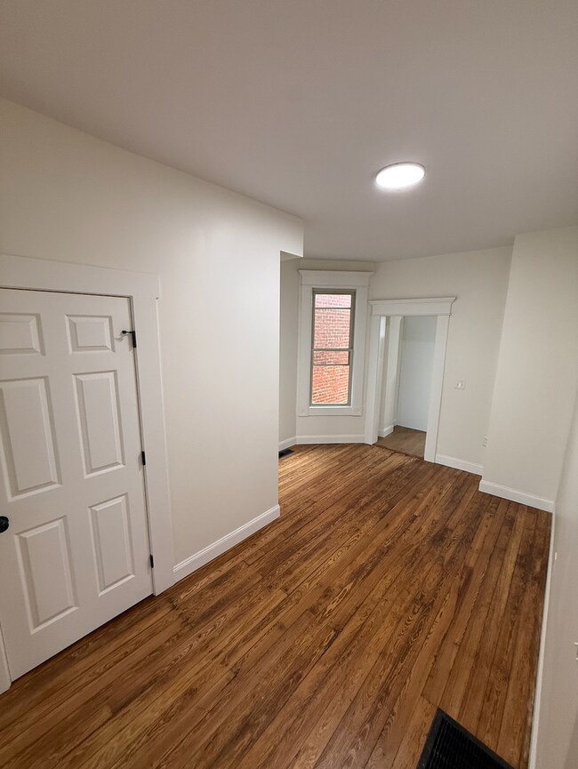 Building Photo - 433 Hanford St
