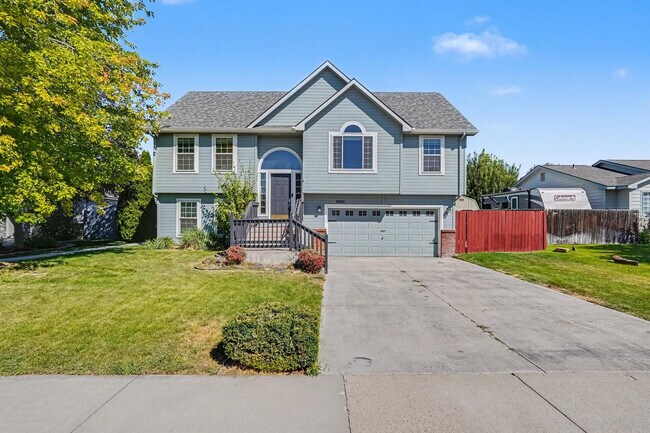 Building Photo - 7400 Newbrook Dr