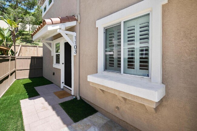 Building Photo - Luxurious Living at Its Finest | 1-Bedroom...
