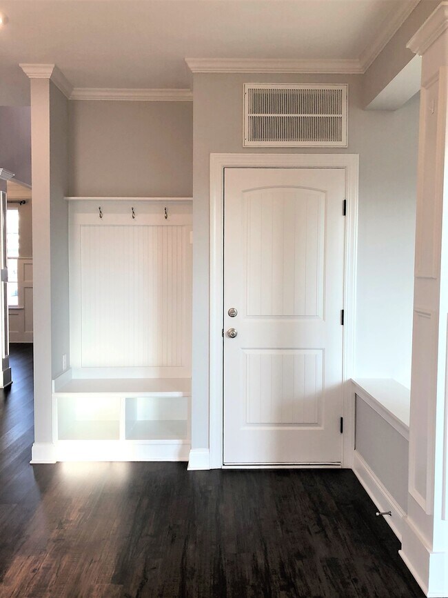 Building Photo - 902 Chesford Dr