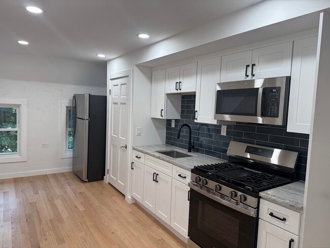 Building Photo - 263 Hawley Ave