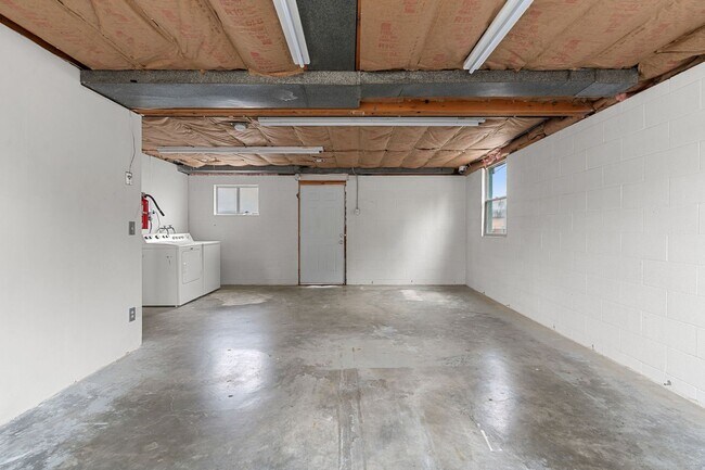 Building Photo - 400 Casad Ave