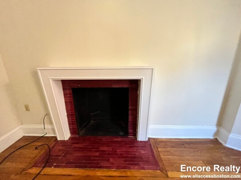 Building Photo - 1751 Beacon St