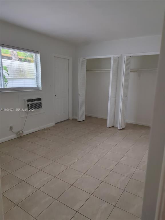 Building Photo - 1544 Arthur St