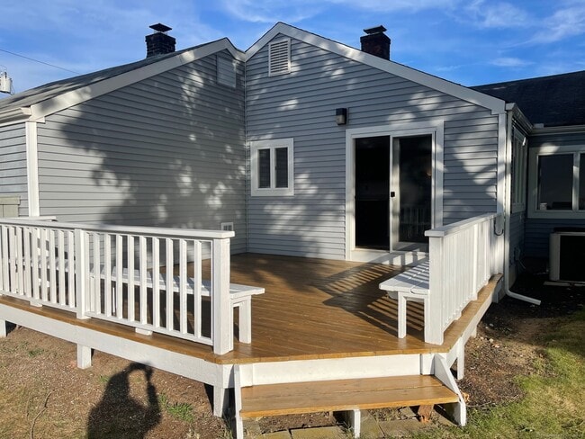 Building Photo - 55 Overshore Dr W