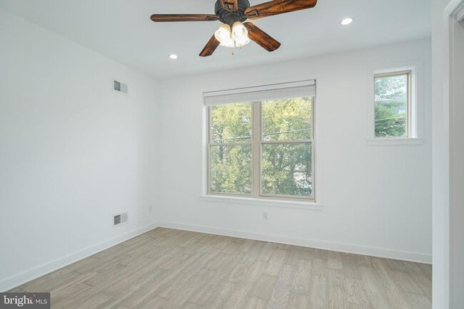 Building Photo - 1744 Vineyard St