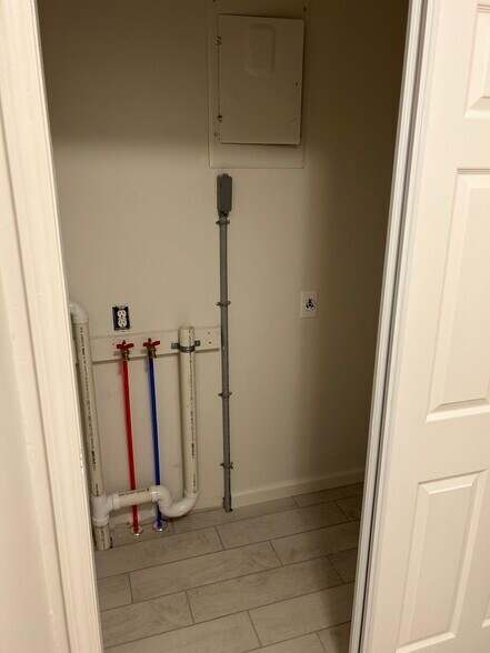 Building Photo - 6440 Highway 135 NE