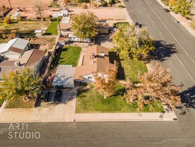Building Photo - Newly Renovated 3 Bedroom, 2 Bathroom Home...