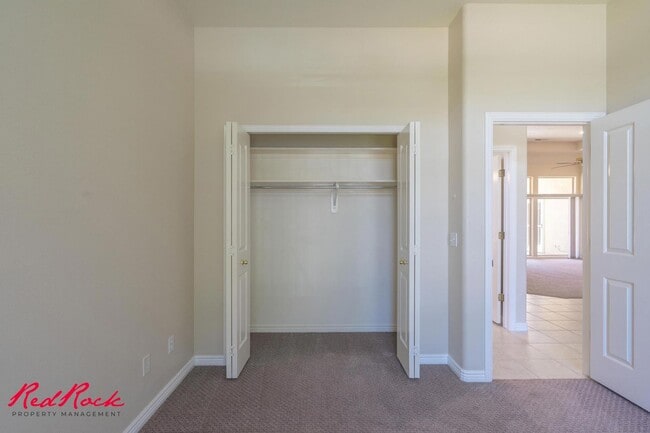 Building Photo - Comfortable 3-bedroom Home. Small Dog Frie...