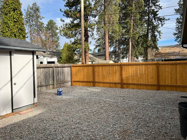 Building Photo - 2809 N Honeysuckle Dr