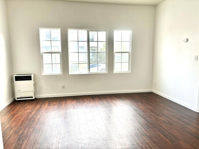Building Photo - Rent Now at 12ths st