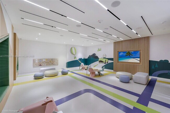 Building Photo - 300 Biscayne Blvd Way