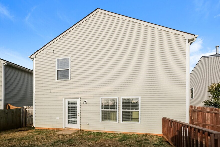 Building Photo - 7322 Fox Point Dr