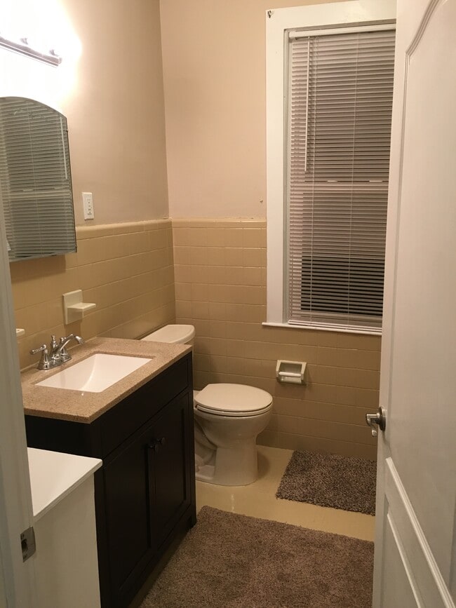 Building Photo - 714 Station Ave