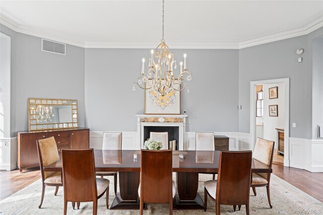 Building Photo - 393 Oyster Bay Road